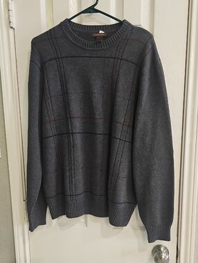 Dockers Large Men's Dark Gray Crewneck Sweater with Subtle Stripes